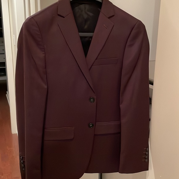 Suit - Picture 5 of 8